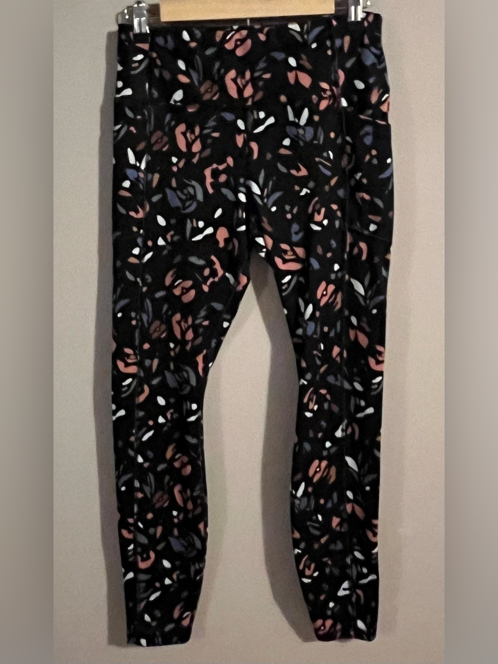 $6❤️Bundled Avia Leggings
